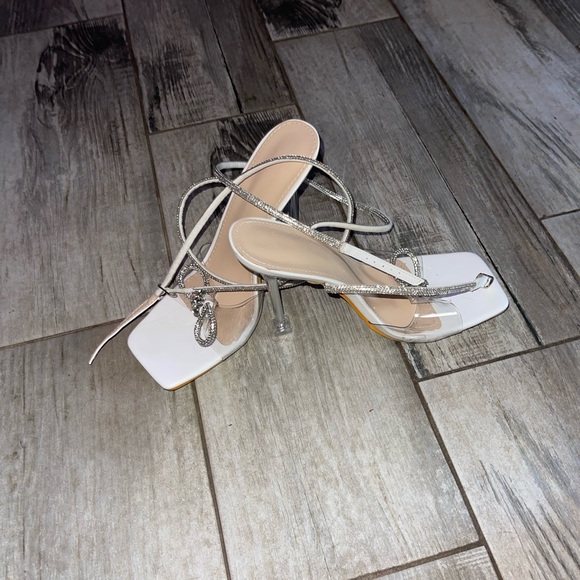 Super cute and elegant heels. - Picture 3 of 5